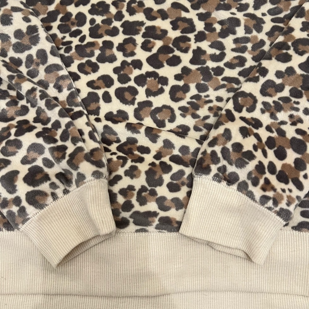 Honeydew Matching Cheetah Sweatsuit. Both Size Sm… - image 3